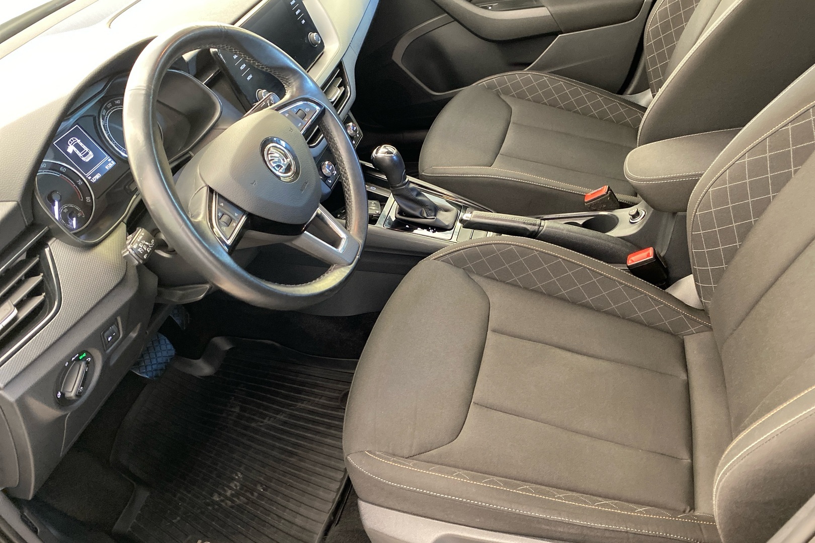 Skoda Kamiq 2020, photo 6/16