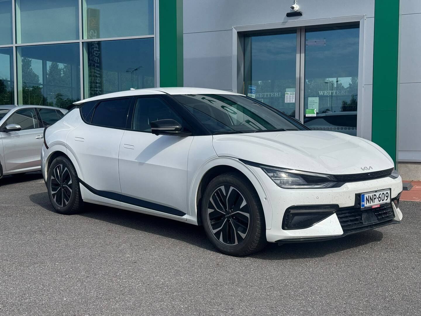 KIA EV6 GT-Line AWD 77kWh 325hv *ACC / Ilmastoidut muistipenkit / P-Kamera / Nahka-Alcantara / Digimittaristo / CarPlay* - *Mukautuva vakionopeudensäädin / 360-kamera / Avaimeton kulku ja käynnistys / Head-Up-näyttö / Sähkösäätöiset istuimet / Meridian surround -äänentoisto / Istuintuuletus / LED-valot*