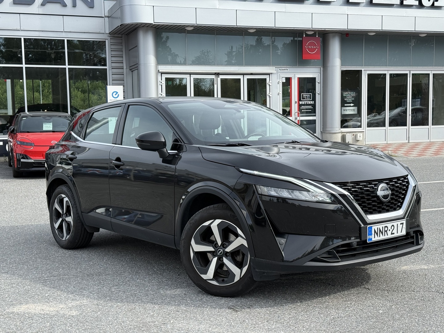 NISSAN Qashqai MHEV 158 Xtronic 2WD Acenta / Tehdastakuu - Merkkihuollettu / - ACC / LED ajovalot kaukovaloavustimella / Avaimeton lukitus / Kamera / Peruutustutka / 2 x renk. vanteilla / Carplay & Android Auto / Lämmitettävä tuulilasi & -ratti / Metalliväri /