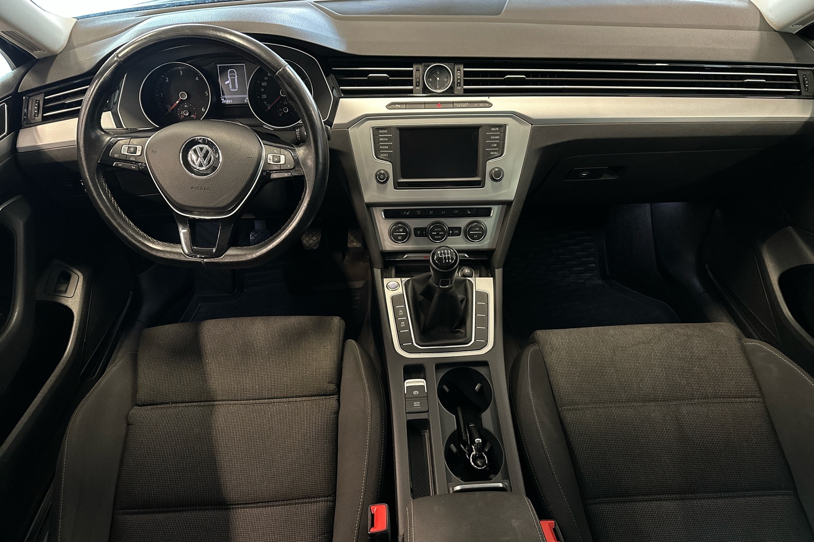 Volkswagen Passat 2016, kuva 7/31