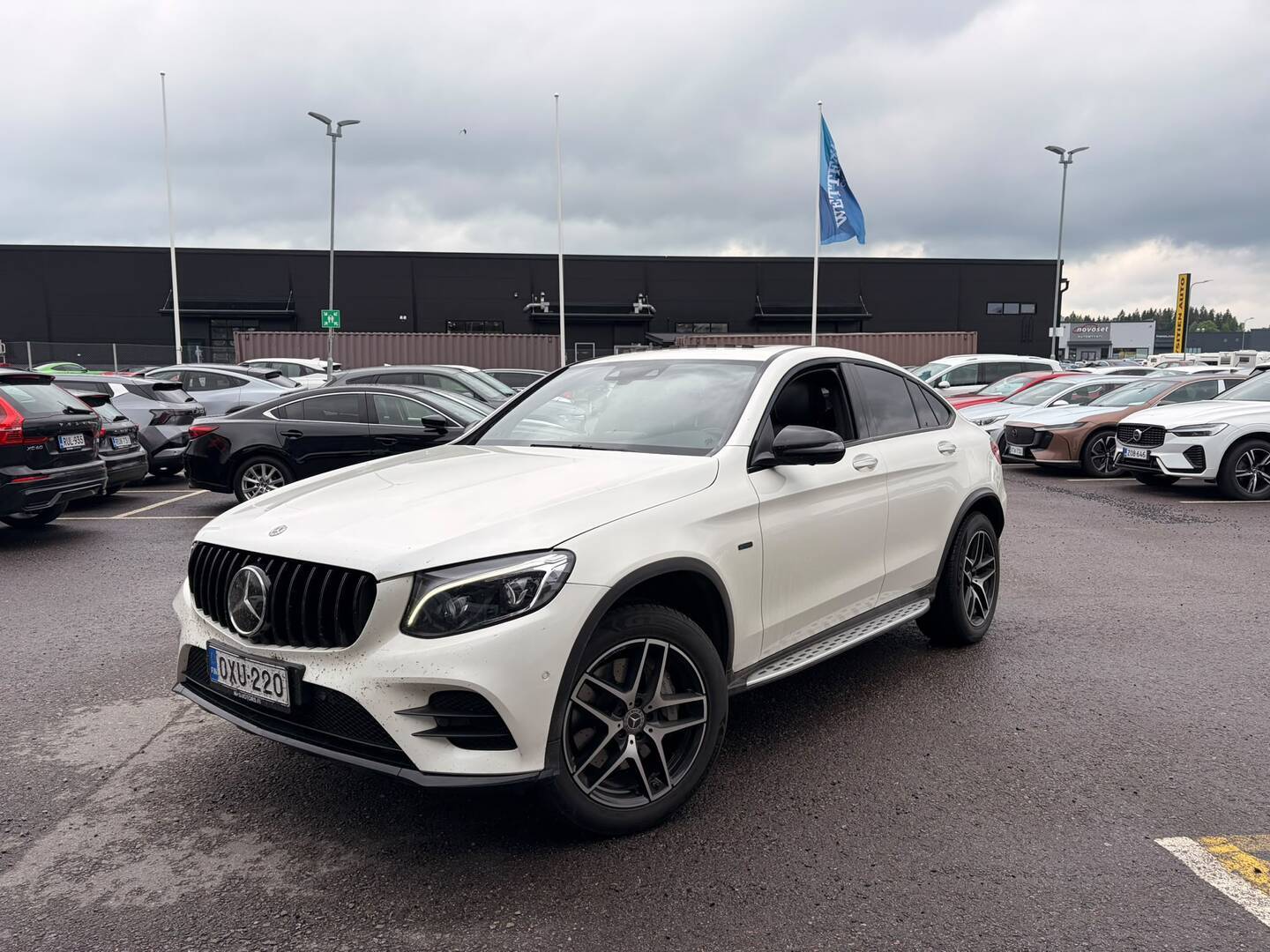 MERCEDES-BENZ GLC 350 e Coupé 4Matic A Premium Business AMG / Varusteltu yksilö! Designo-Nahat / Burmester / DTR+ / Lasikatto / 360-Kamerat / ILS /  MANUFAKTUR Väri! / - / Varusteltu yksilö! Ilmastoidut Designo-Nahat / Burmester / DTR+ / Lasikatto / 360-Kamerat / ILS /  MANUFAKTUR Väri! /
