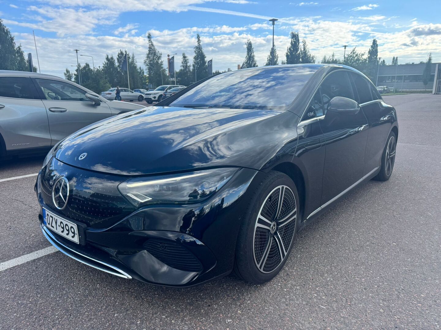 MERCEDES-BENZ EQE 500 4MATIC // Distronic / Digital Lights / HUD / Hyperscreen / Nelipyöräohjaus / Panoraama / Airmatic / Premium-paketti / Keyless / SOH 101.8%// - Merkkihuollettu, 1 om. Suomi auto