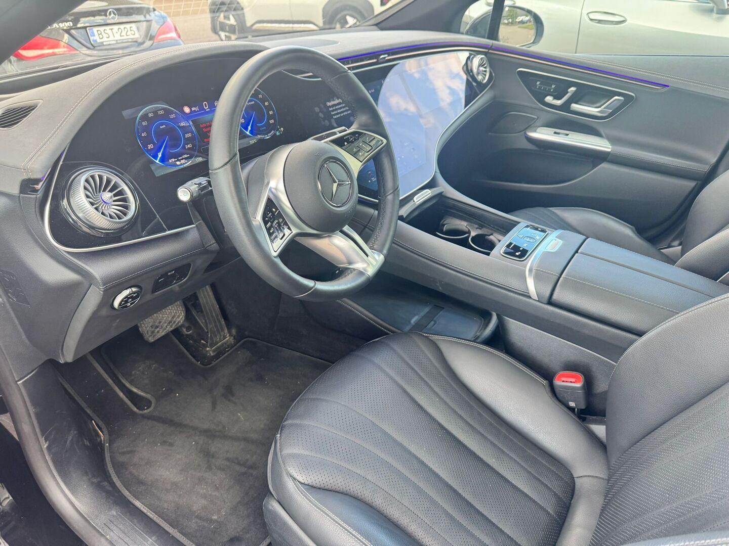 Mercedes-Benz EQE 500 4MATIC 2023, photo 7/8
