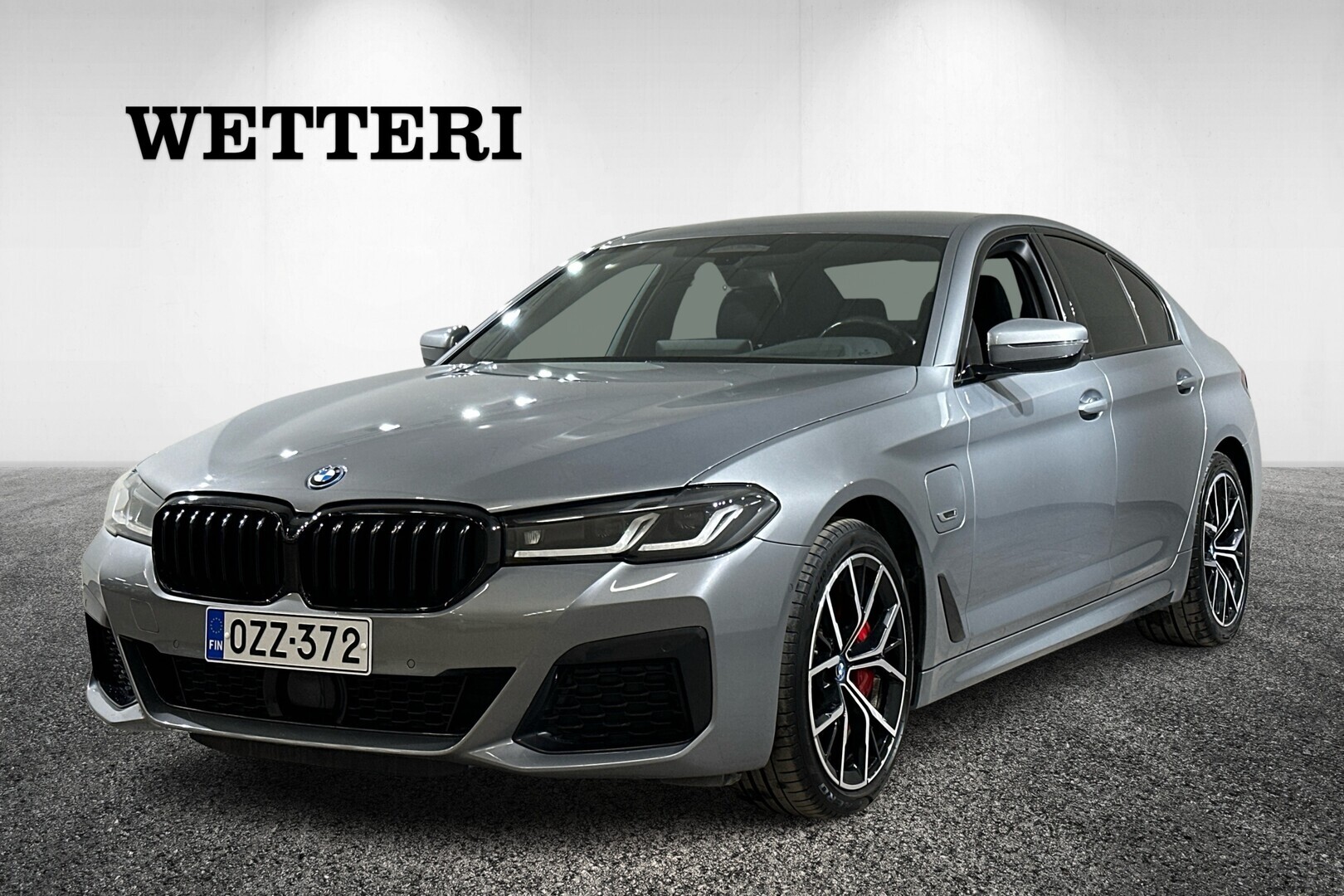 BMW 545 G30 Sedan 545e xDrive A Charged Edition M Sport / Huikeilla varusteilla! - ** M sport / ACC / Koukku / Navi / Hud **