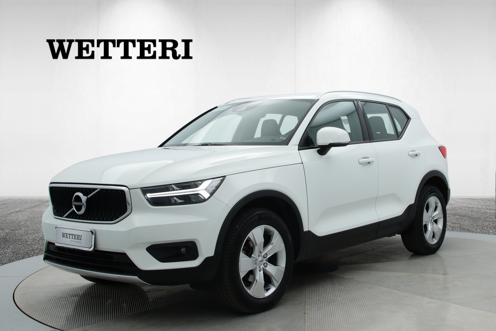 VOLVO XC40 T3 Momentum ** H/K / Vetokoukku / Full-LED / Vakkari / Navi / Tutka ** - Harman Kardon / Navi / VOC / LED / Tutka