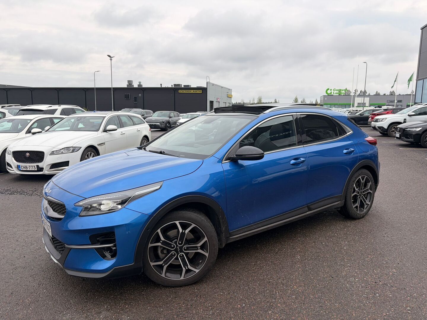 KIA XCeed 1,5 T-GDI Mild-Hybrid 160hv Business Premium DCT / Lasikatto / Carplay / Kamera / Tehdastakuu / Digimittaristo / - / Lasikatto / Adapt.Cruise / Blis / JBL-Audio / Kamera / Lämpöpaketti /