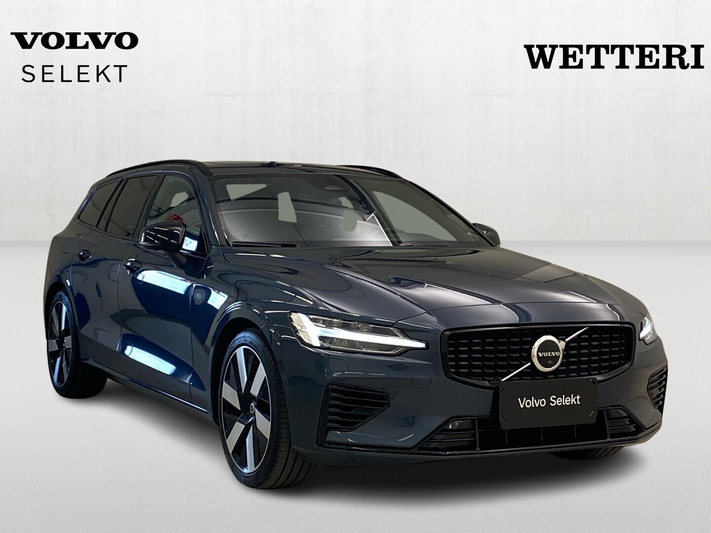 VOLVO V60 T8 AWD Long Range High Performance Ultimate Dark aut / 1.omist / Akkutakuu / Panorama / 360 / HUD