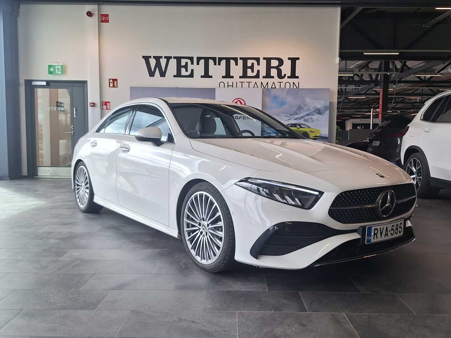 MERCEDES-BENZ A 180 A sedan AMG Line - / Juuri tullut / Kysy lisää myyjiltämme / Tyylikäs Facelift! / Burmester / Distronic+ / Keyless / Widescreen / P.kamera /