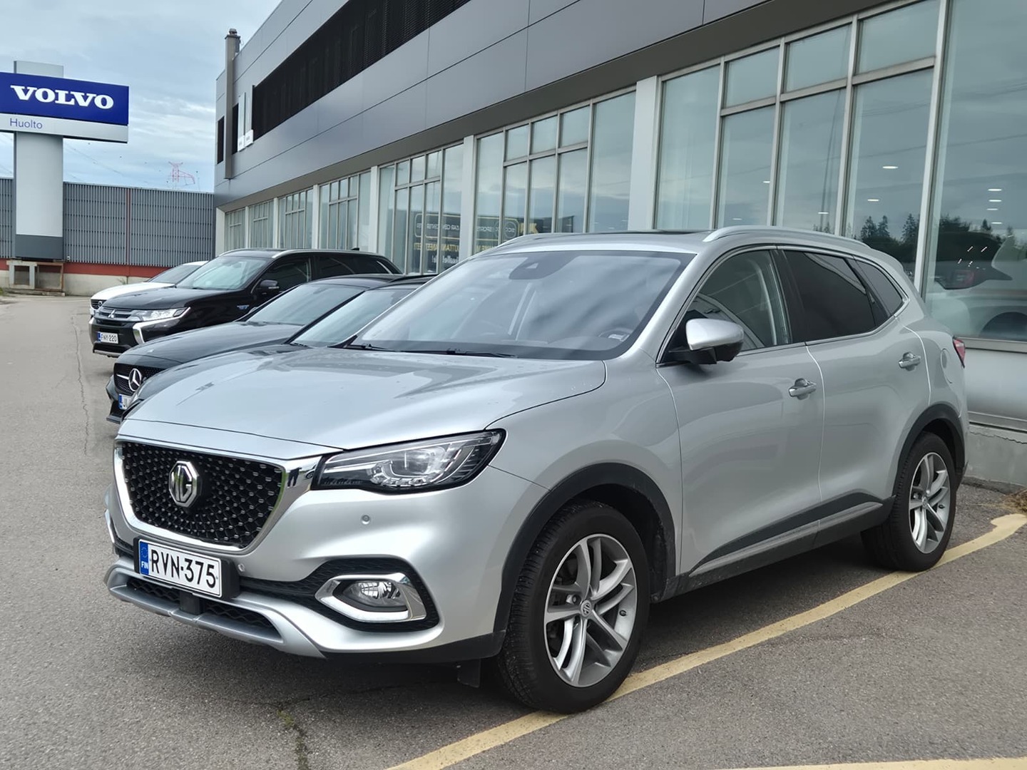 MG EHS Henkilöauto - Vetokoukku / 360-Kamera / Mukautuva vakionopeudensäädin ACC / Nahkaverhoilu / Panorama / Navi / Kaistavahti / Avaimeton kulku ja käynnistys / Led-valot / Blis / Sähkösäätöiset etuistuimet