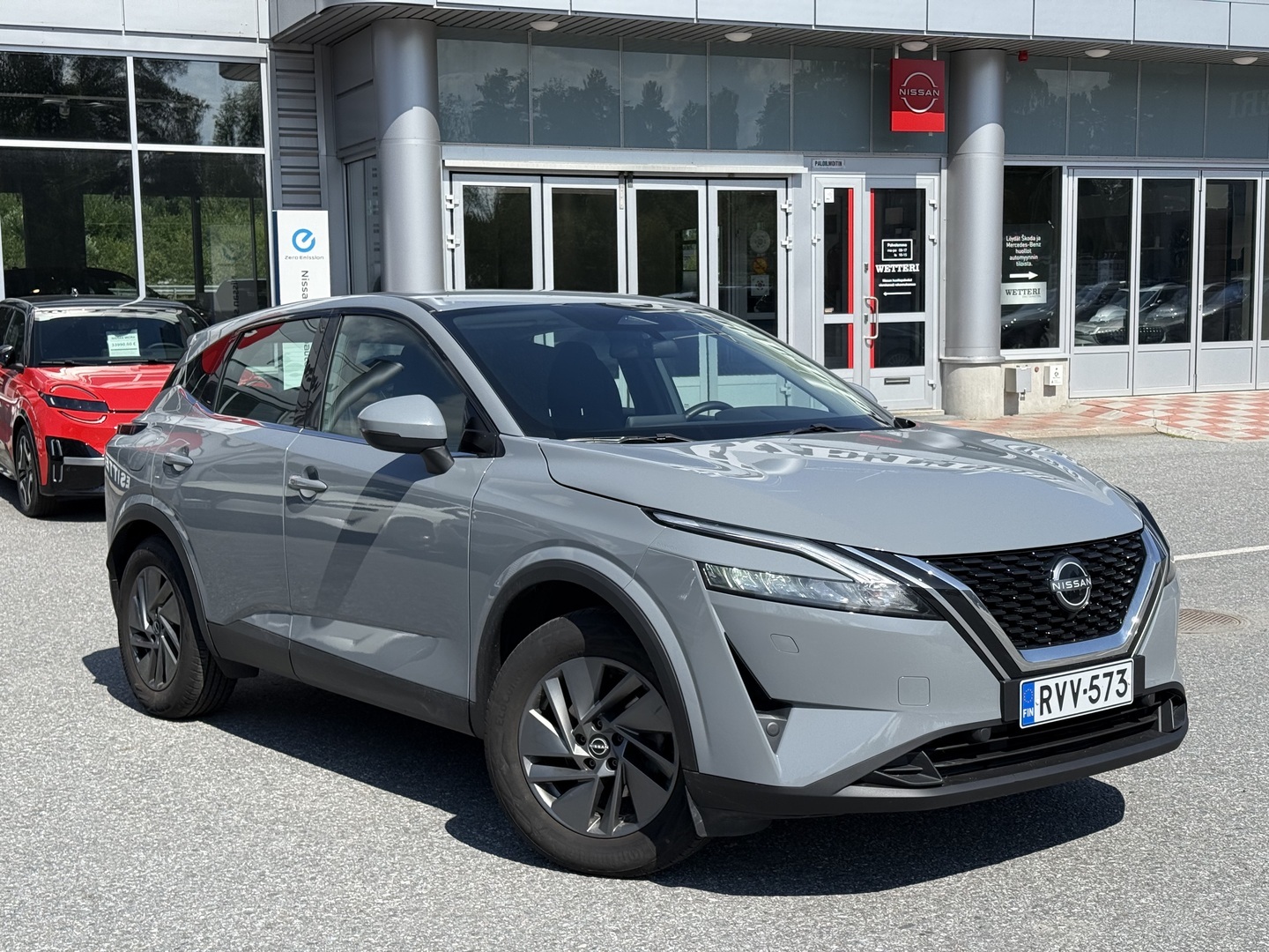 NISSAN Qashqai MHEV 158 Xtronic 2WD Acenta / Tehdastakuu - Merkkihuollettu / - ACC / LED ajovalot kaukovaloavustimella / Avaimeton lukitus / Kamera / Peruutustutka / 2 x renk. vanteilla / Carplay & Android Auto / Lämmitettävä tuulilasi & -ratti / Metalliväri