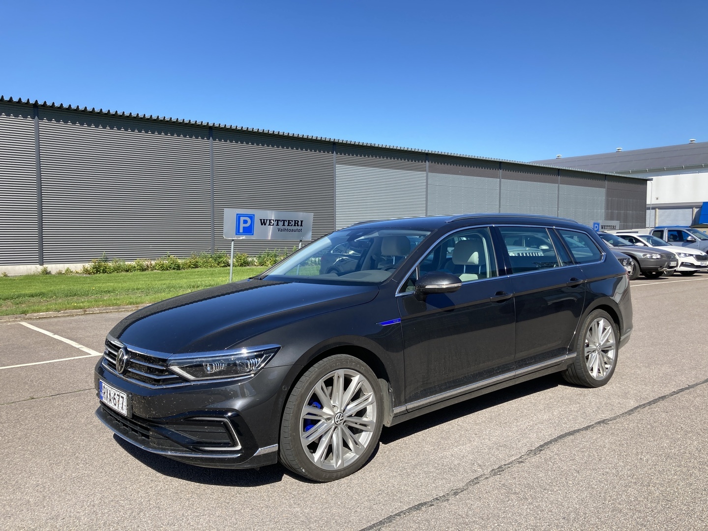 VOLKSWAGEN Passat Variant GTE Plug-In Hybrid 160 kW DSG-automaatti - / ACC / Vetokoukku / Matrix-LED / Nahkasisusta / Digimittaristo / Navi / 360 kamera / Hierova muistipenkki kuskilla / Pysäköintiavustin / Kaistanpitoavustin / Sähk. takaluukku / HUD /