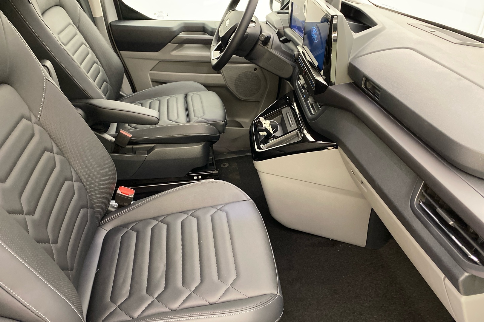 Ford Tourneo Custom 2026, kuva 7/18