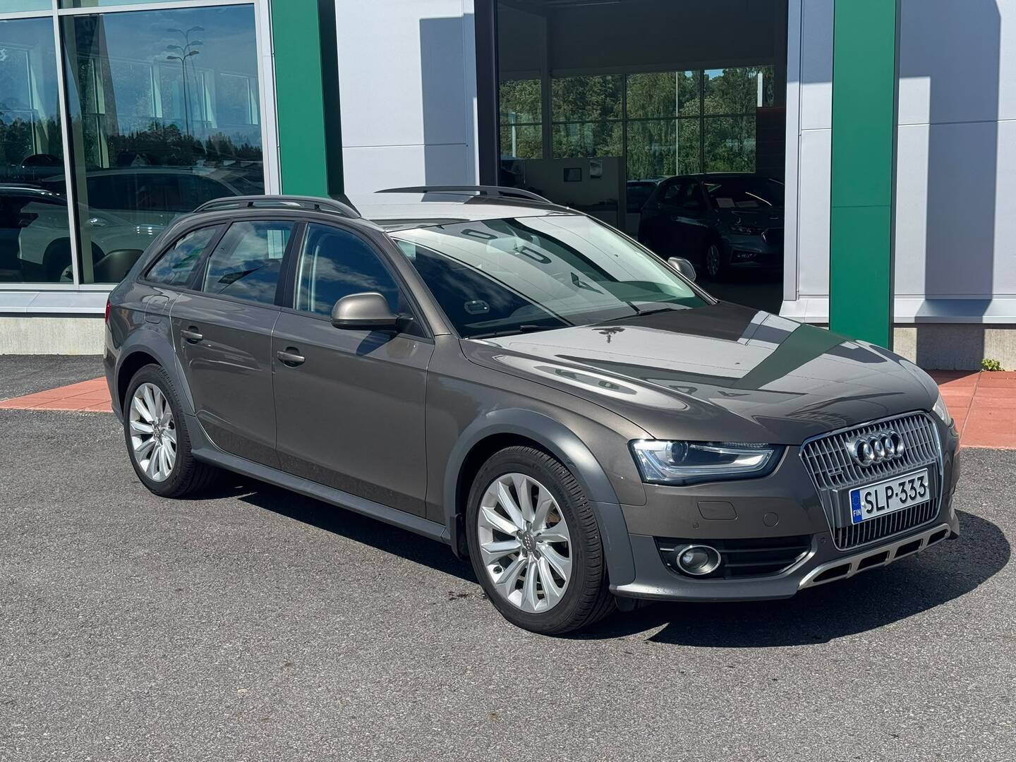 AUDI A4 allroad quattro TDI Edition 2,0 TDI 140 kW quattro S tronic *Jakohihna vaihdettu 08/2026 / Ruostesuojattu 11/2025 / Vetokoukku / Suomi-auto* - *Juuri huollettu Suomi-auto / Xenon / Urheiluistuimet / Bluetooth / Sähköinen takaluukku / Nahka-alcantara*