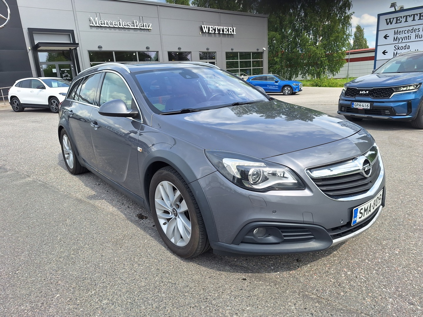 OPEL Insignia Country Tourer 2,0 CDTI 4x4 AT6 / Nahkaverhoilu / Sport penkit / PA-lämmitin / Koukku / Navi / ACC / Kamera / Panorama - **Suomi-auto / Jakohihna vaihdettu / Tilava neliveto farkku**