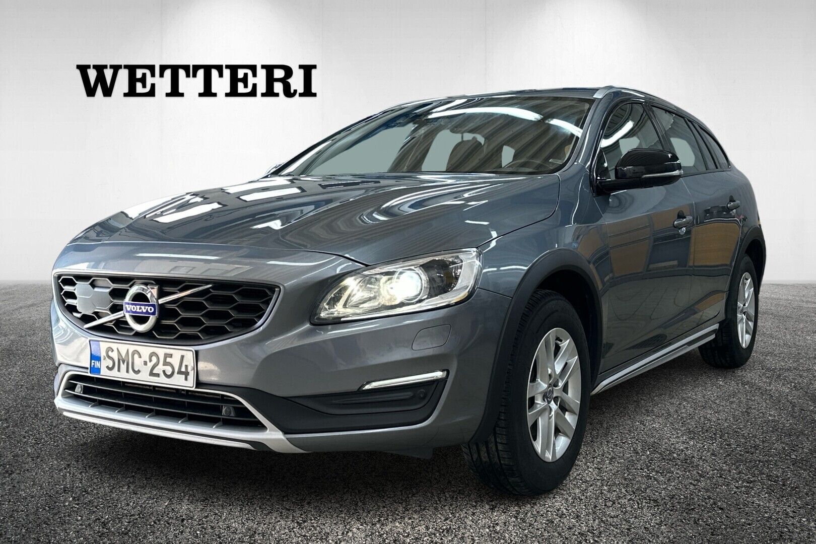 VOLVO V60 Cross Country D4 Momentum aut - /Vetokoukku/Polttoainetoiminen lämmitin/Navi/Huollettu 7/2026/