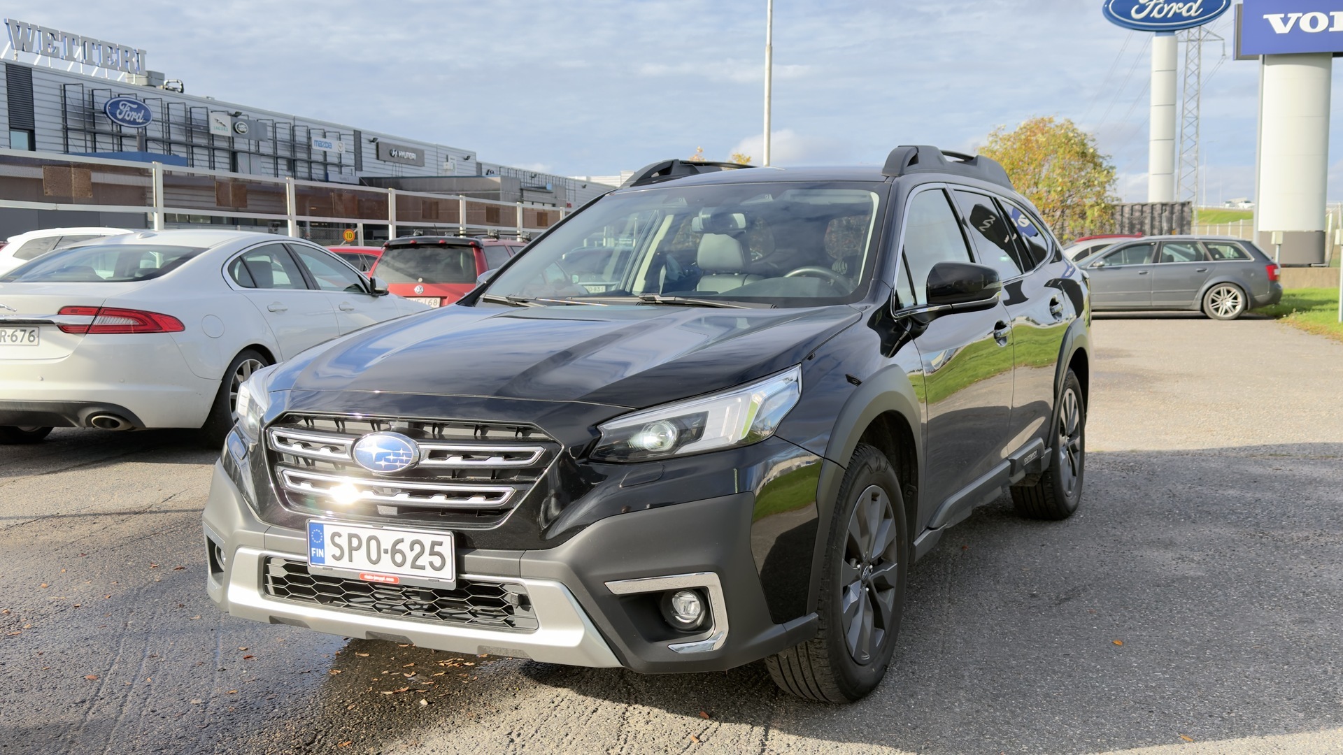 SUBARU Outback 2,5i Limited CVT / Juuri tullut! / Koukku / Kamera / ACC / 1-Om