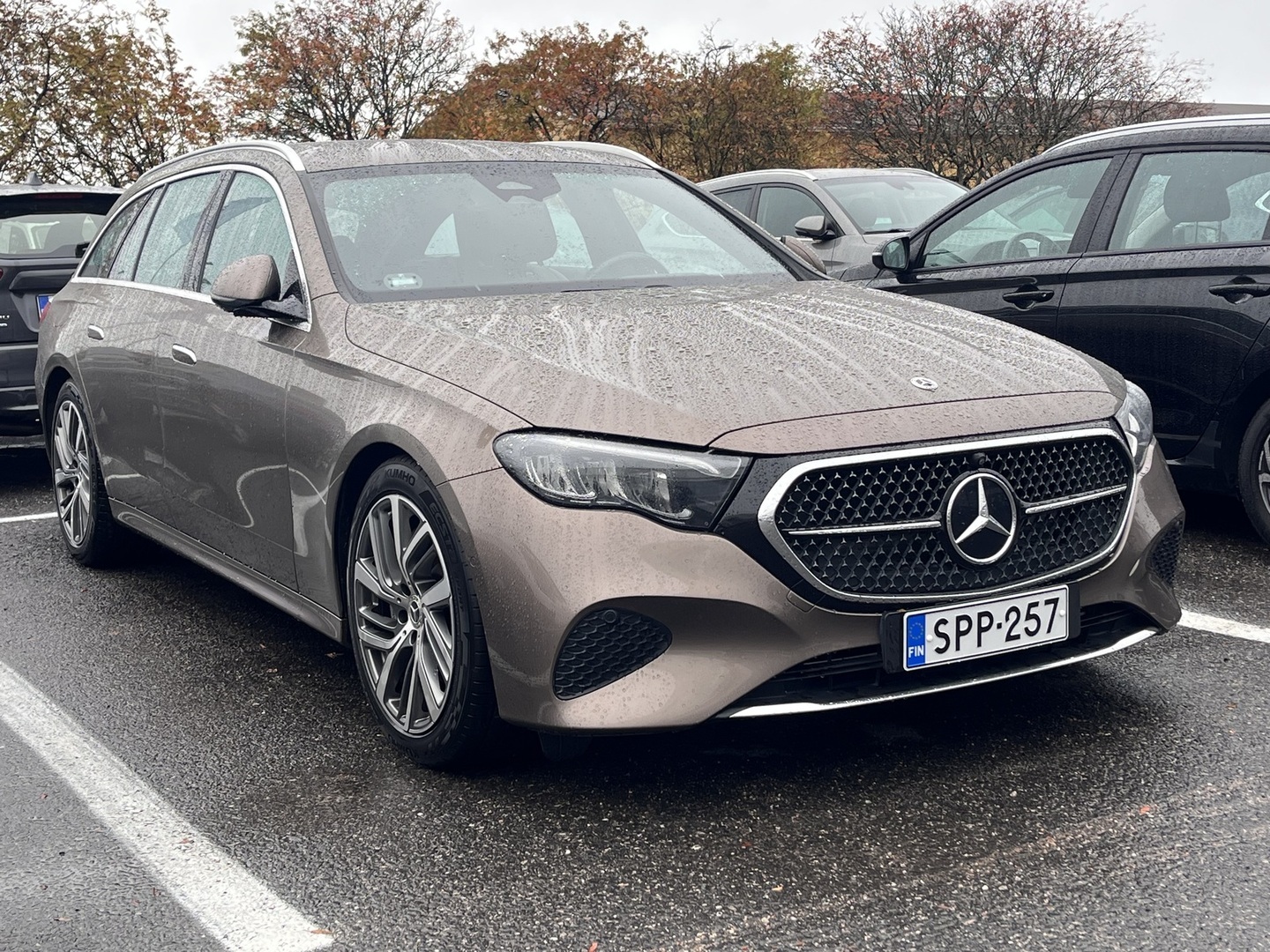 MERCEDES-BENZ E 300 de 4MATIC T A - Juuri tullut! Pyydä tarjous jo nyt! ** HIENOSTI VARUSTELTU! **