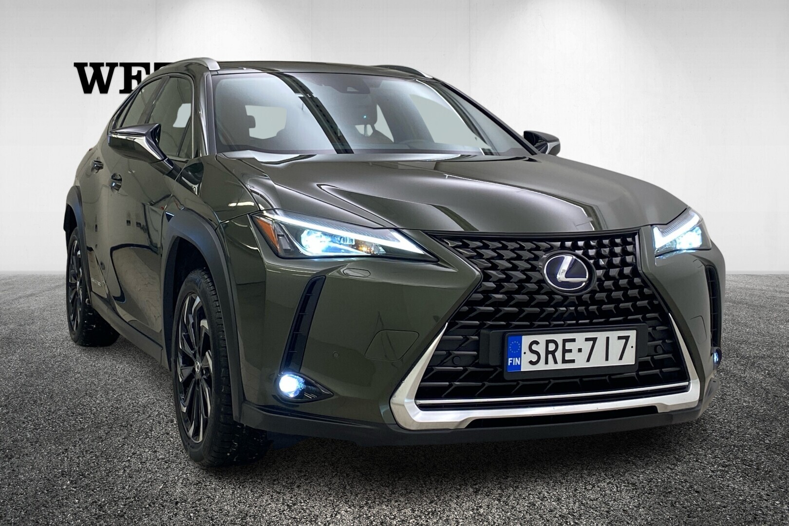 LEXUS UX 300e Premium / Nahkat / LED / Avaimeton / Tuuletetut sähköpenkit / Adapt. vakionopeussäädin / Kamera ja tutkat / Bluetooth