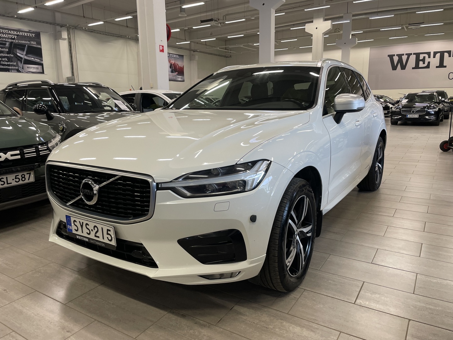 VOLVO XC60 D4 AWD R-Design aut - ** 1-Omistaja / Muistipenkki / Mukautuva vak.nop.säädin **