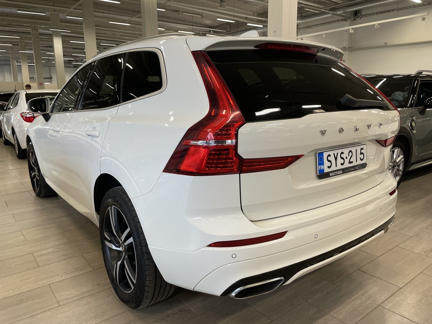 Volvo XC60 D4 AWD R-Design aut 2019, kuva 2/8
