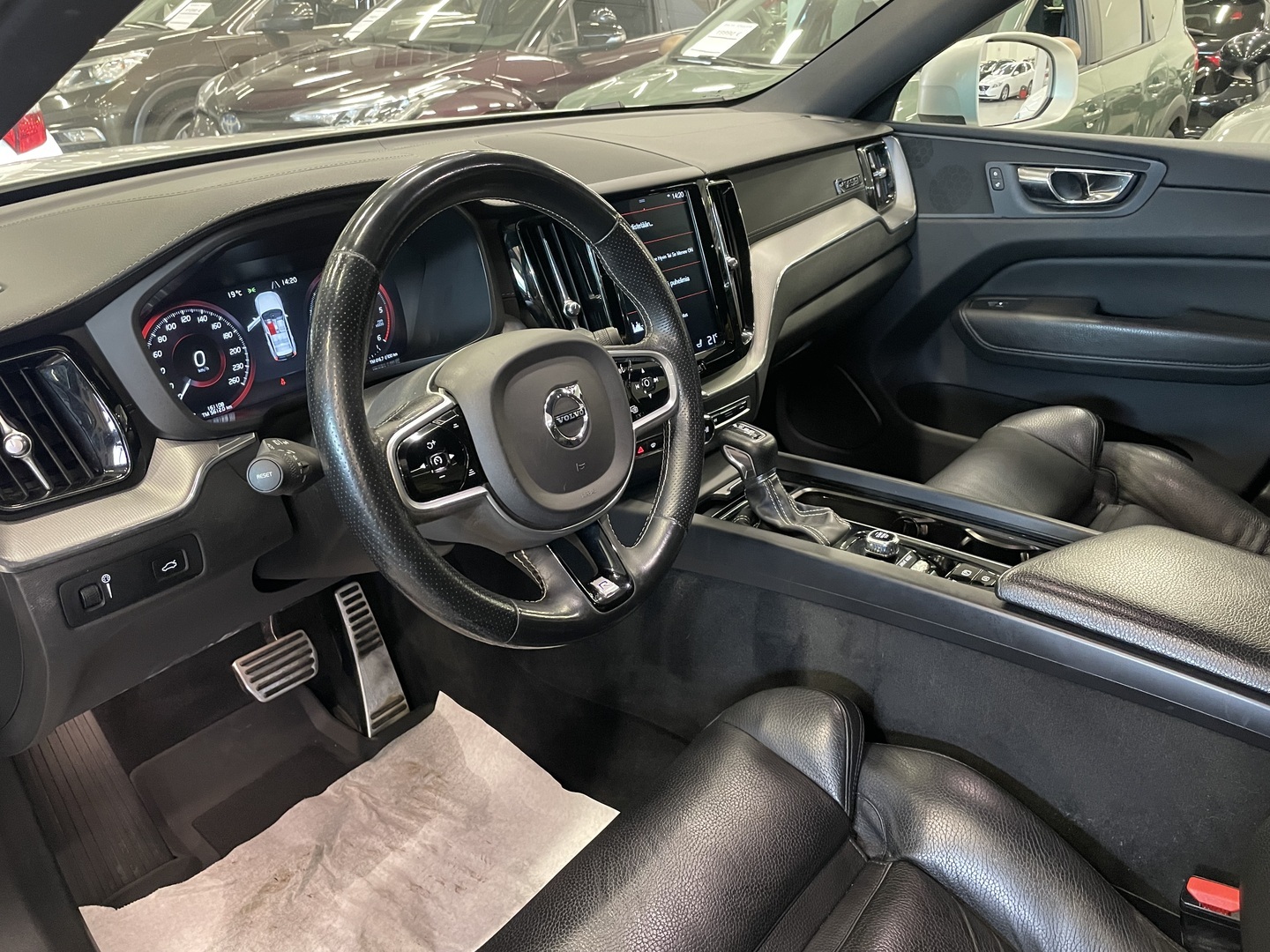Volvo XC60 D4 AWD R-Design aut 2019, kuva 5/8