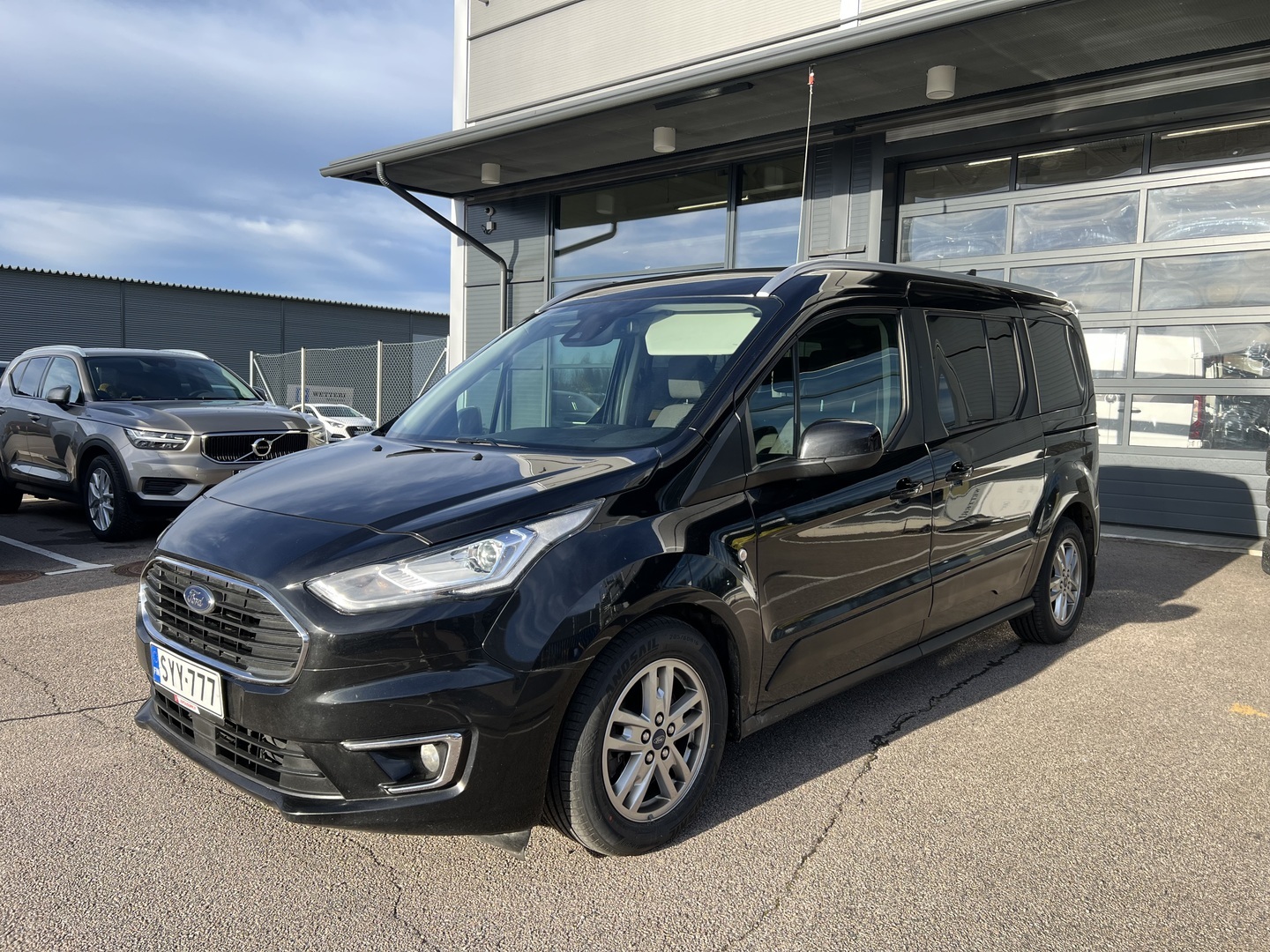 FORD Grand Tourneo Connect 1,5 TDCi 120 hv M6 Titanium 5-ovinen - **Juuri tullut / Alvillinen / Jakohihna vaihdettu / Uudet kesärenkaat**