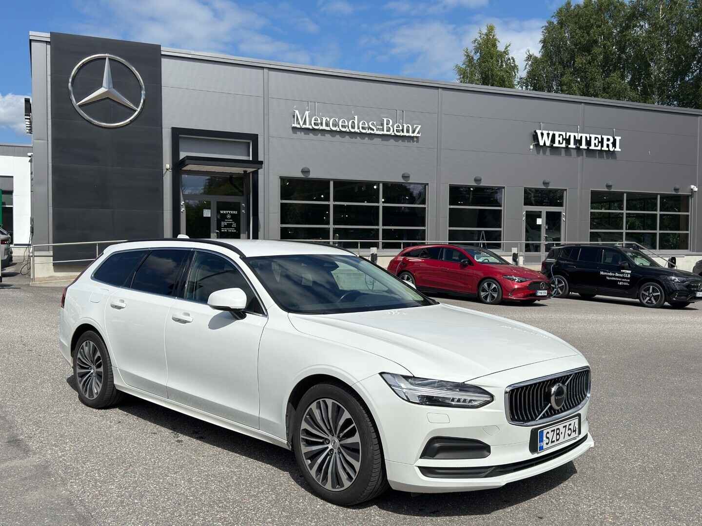 VOLVO V90 B4 MHEV Momentum aut***ACC / Navi / Webasto / Nahat*** - ***Suomi-auto / Tutka / Ratin lämmitys***
