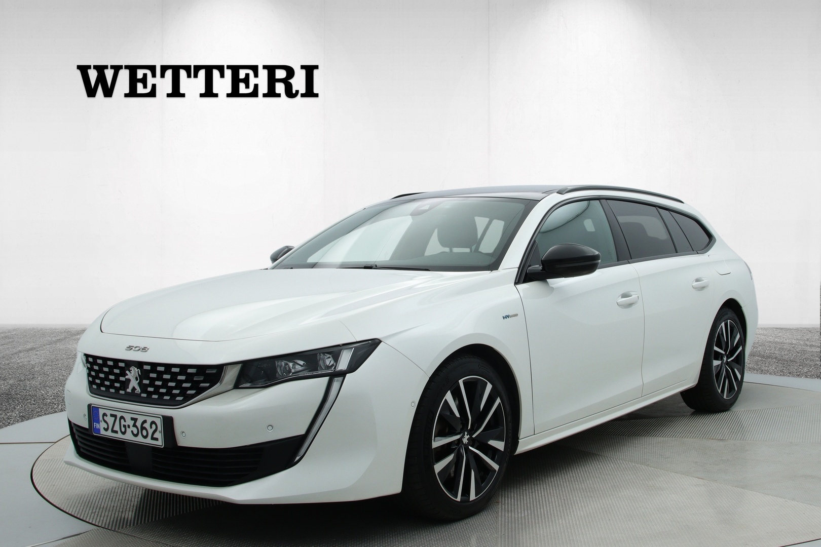 PEUGEOT 508 SW GT Hybrid 225 EAT8-automaatti / SoH 96,1% / ACC / Pack Drive Assist / Pack Safety Plus / Tutkat / Panorama / Navi / Ohjelmoitava esilämmitys / BLIS / 360 / Juuri katsastettu / - SoH 96,1% / Adaptiivinen vakkari / Pack Drive Assist / Pack Safety Plus / Parkkitutkat / Panorama / Navigointi / Ohjelmoitava esilämmitys ja -jäähdytys / BLIS / 360-kamera / Juuri katsastettu