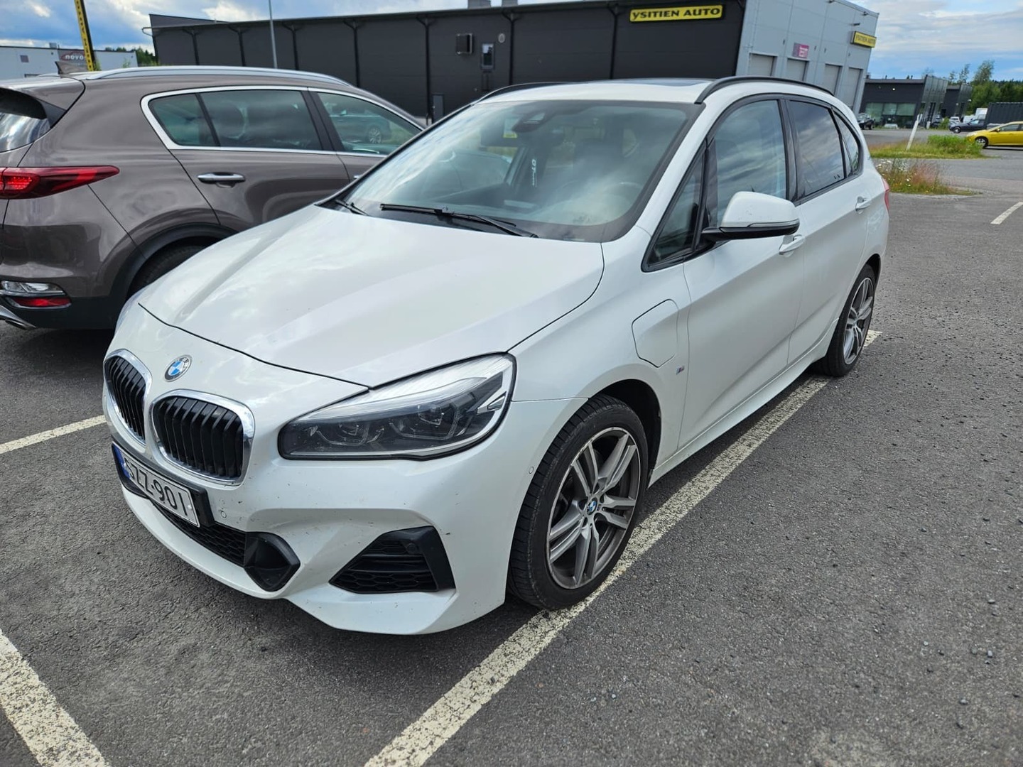 BMW 225 F45 Active Tourer 225xe A Business M Sport / Juuri tullut! / H&K / Panorama / Adapt.LED / Comfort Access / P.Kamera / - / Juuri tullut! / Harman&Kardon / Panorama / Adapt.LED / Comfort Access / P.Kamera /