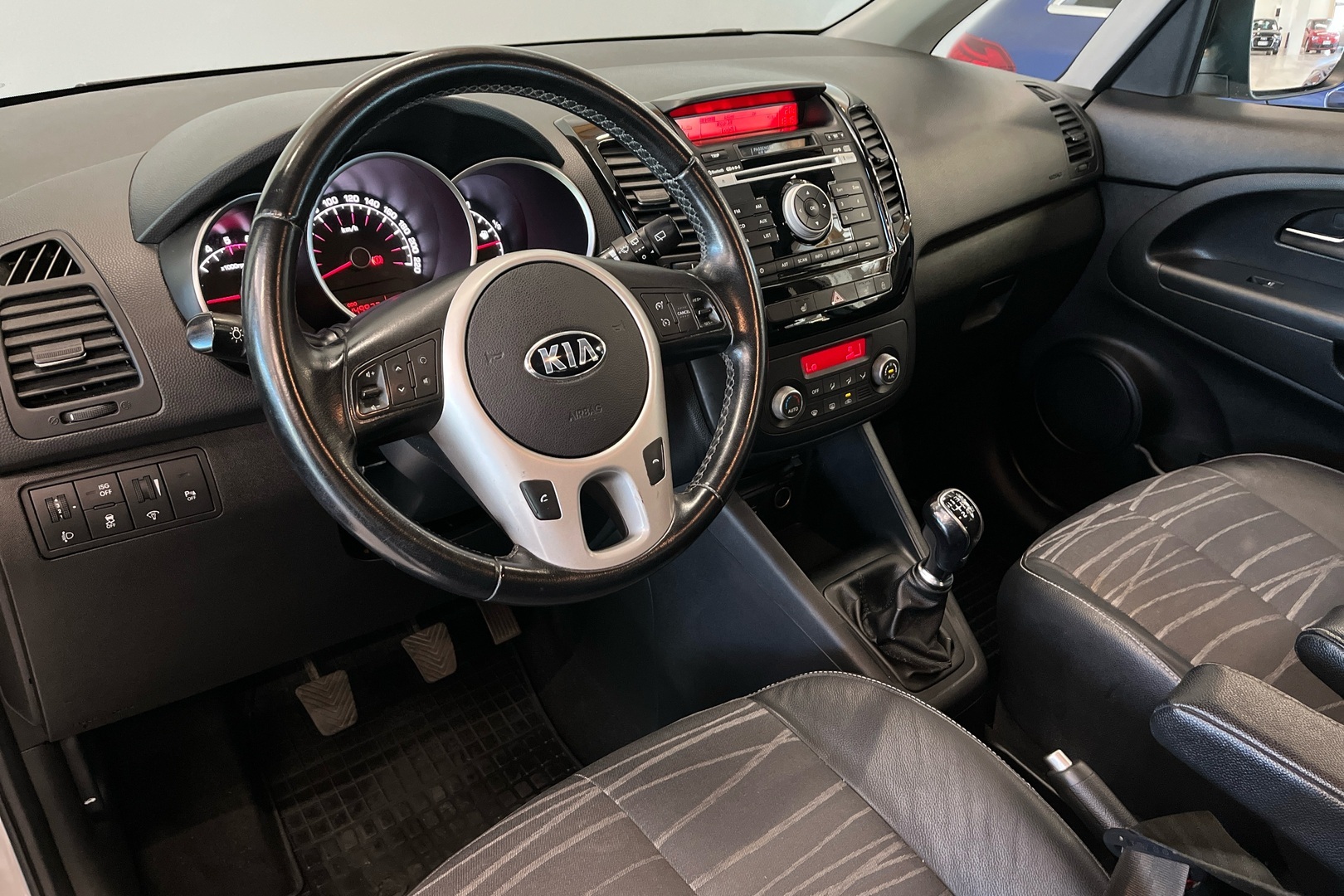 Kia Venga 1,6 CRDi ISG TX 5D EcoDynamics 2015, photo 6/29