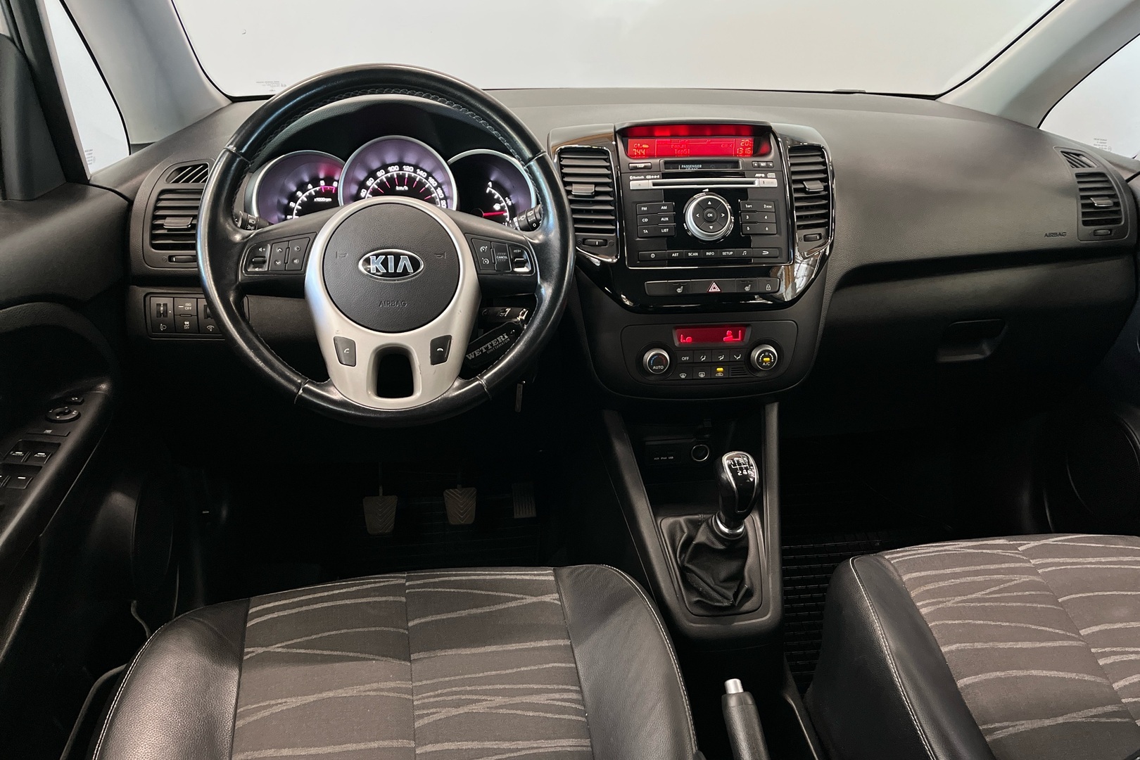 Kia Venga 1,6 CRDi ISG TX 5D EcoDynamics 2015, photo 7/29