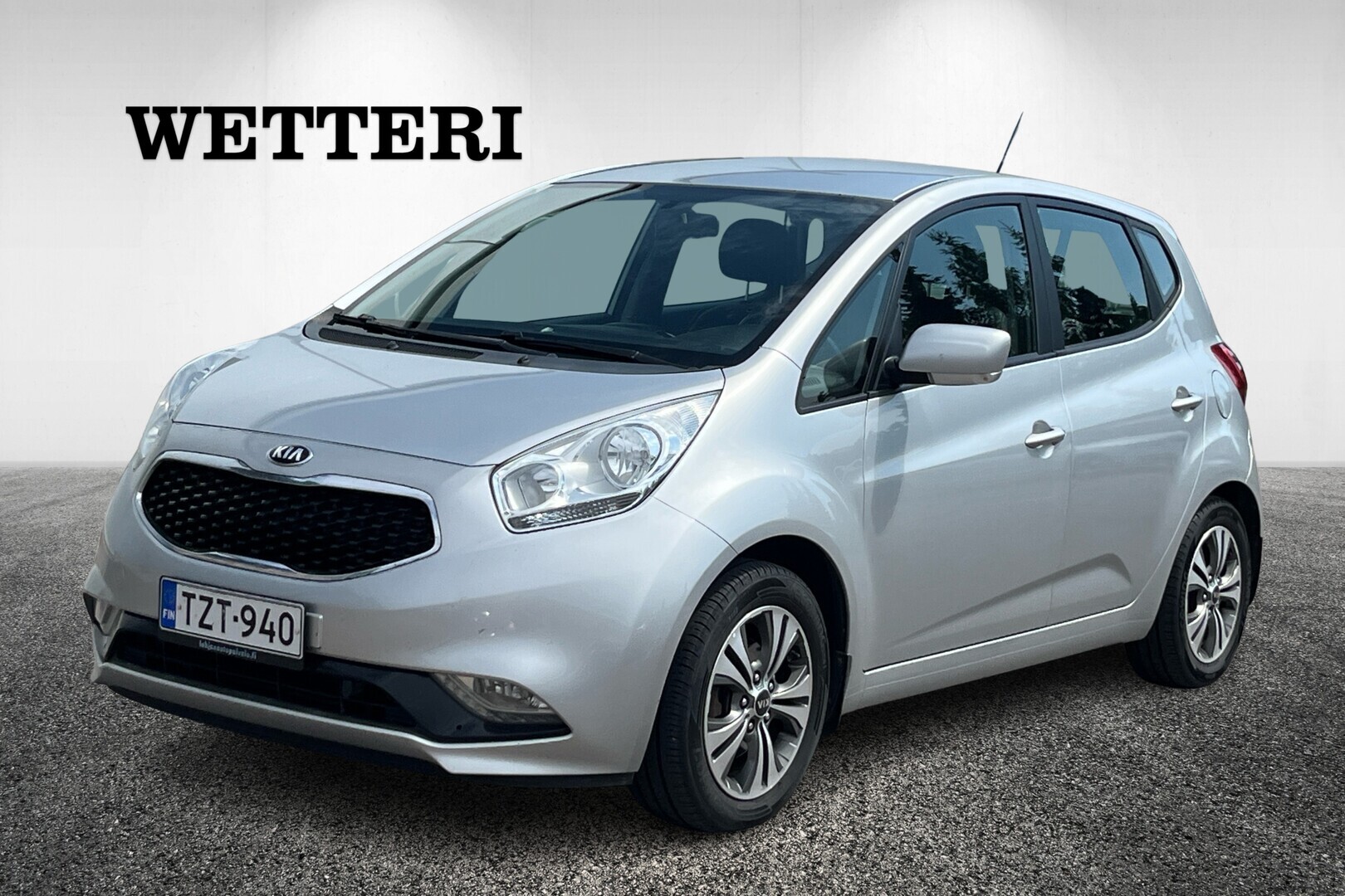 KIA Venga 1,6 CRDi ISG TX 5D EcoDynamics // Lohko / Koukku / 2x renkaat