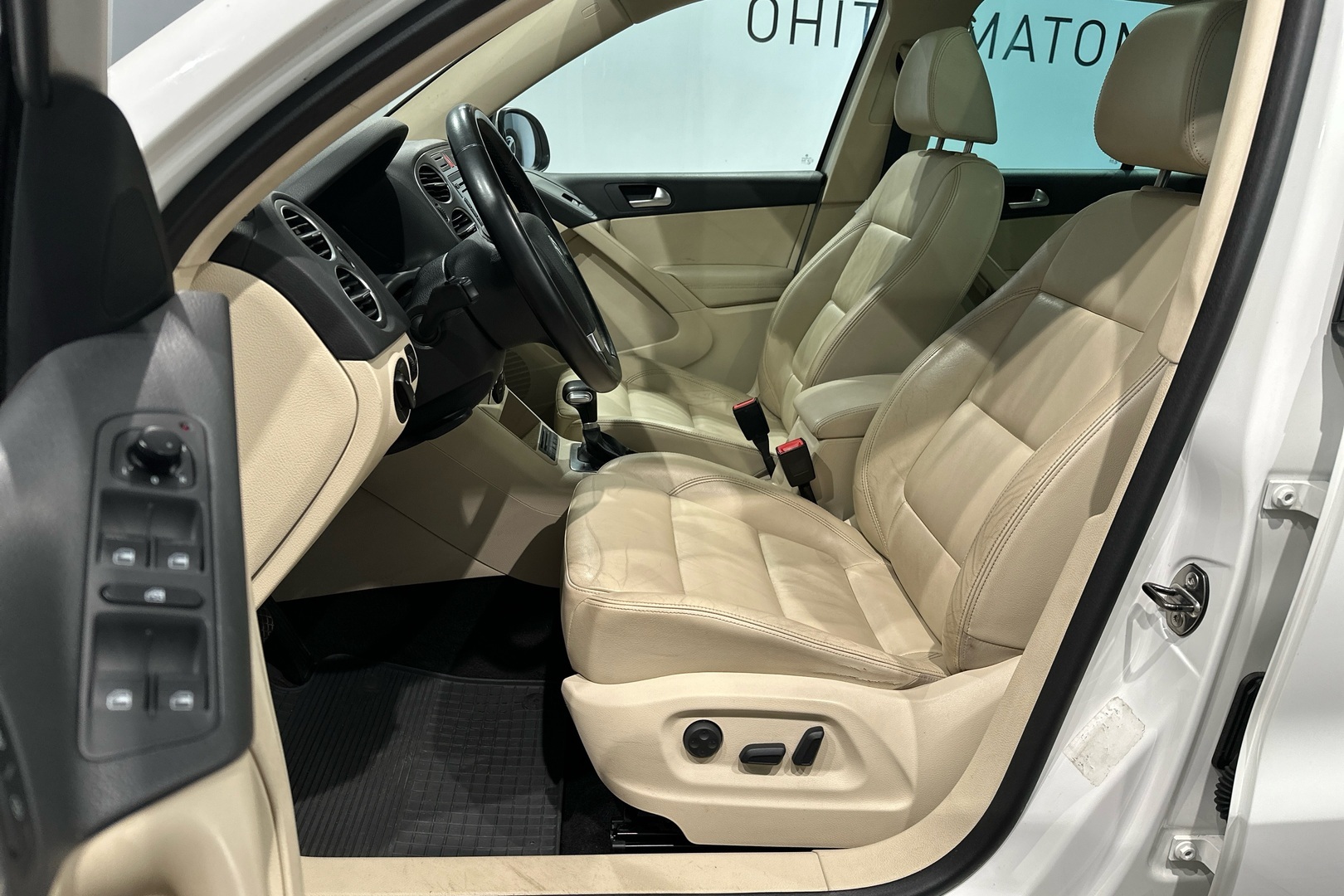 Volkswagen Tiguan 2010, photo 7/27