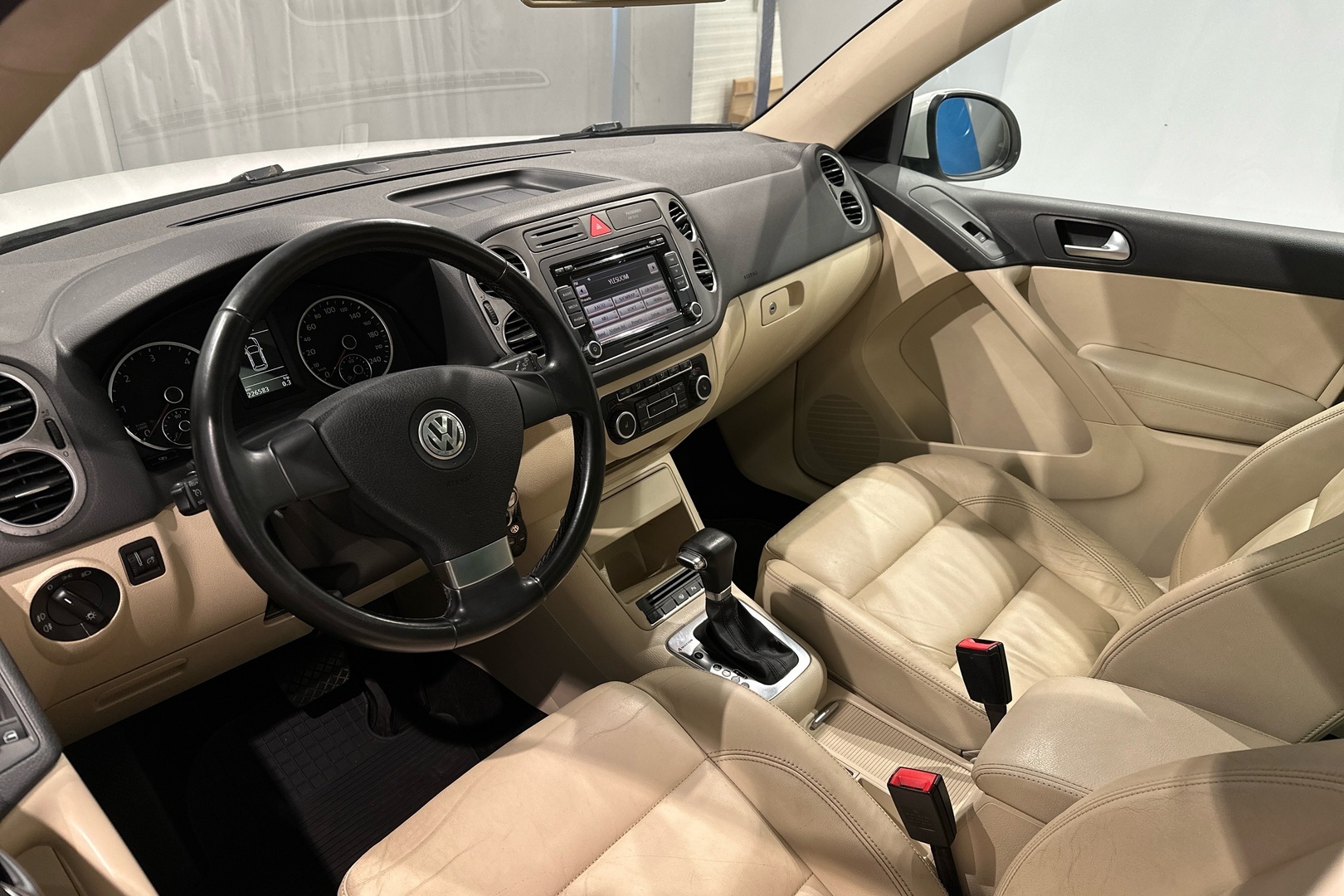 Volkswagen Tiguan 2010, photo 6/27