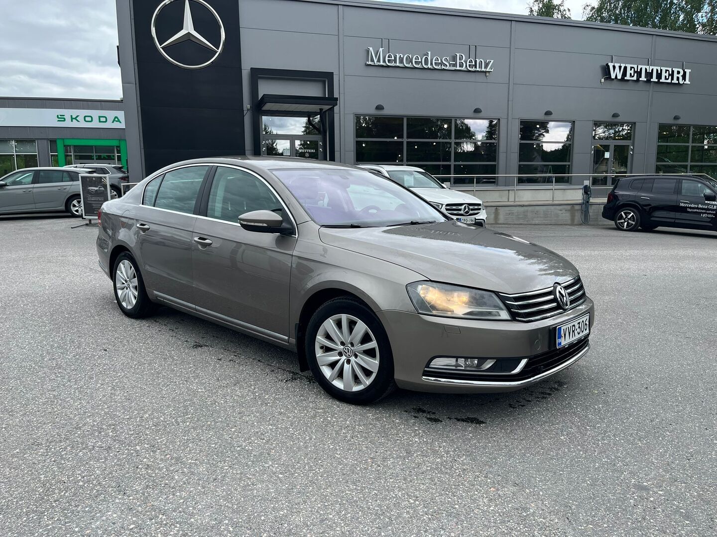 VOLKSWAGEN Passat Sedan Comfortline 2,0 TDI 103 kW (140 hv) BlueMotion Technology DSG-automaatti ** MYYDÄÄN HUUTOKAUPAT.COM SIVUSTOLLA ** - ** Myydään HUUTOKAUPAT.COM kautta **