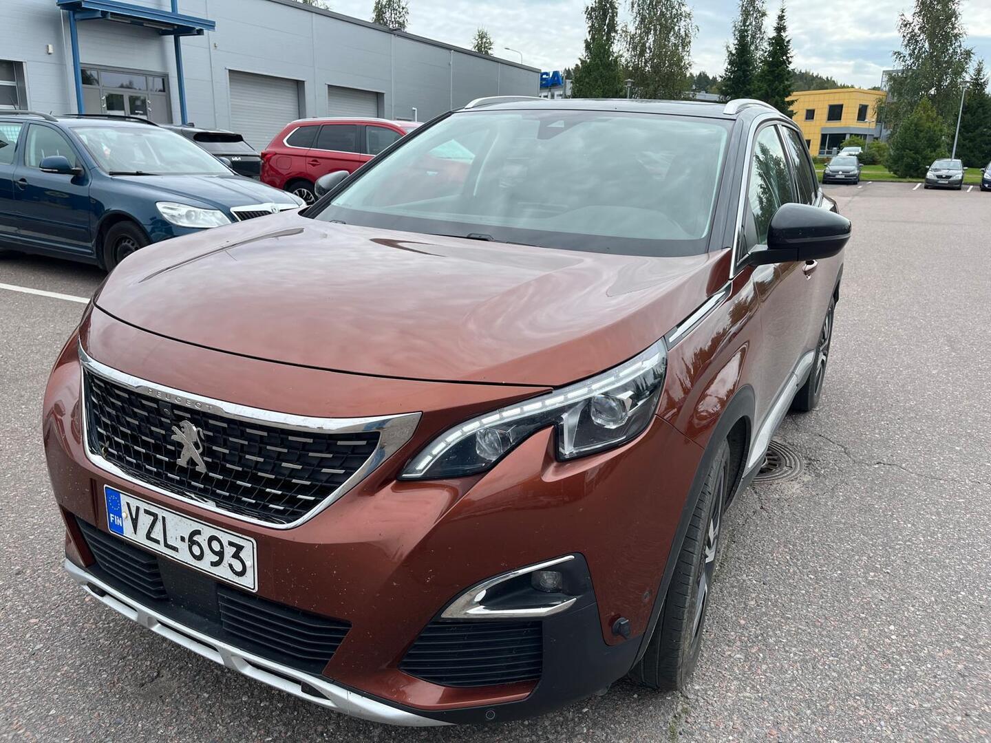 PEUGEOT 3008 Allure BlueHDi 120 Autom. // Koukku / Navi / 360 Kam. / Lohko+sisäläm. / Lasikatto / Led / Jakopää 11/23 / Täyd kirja //