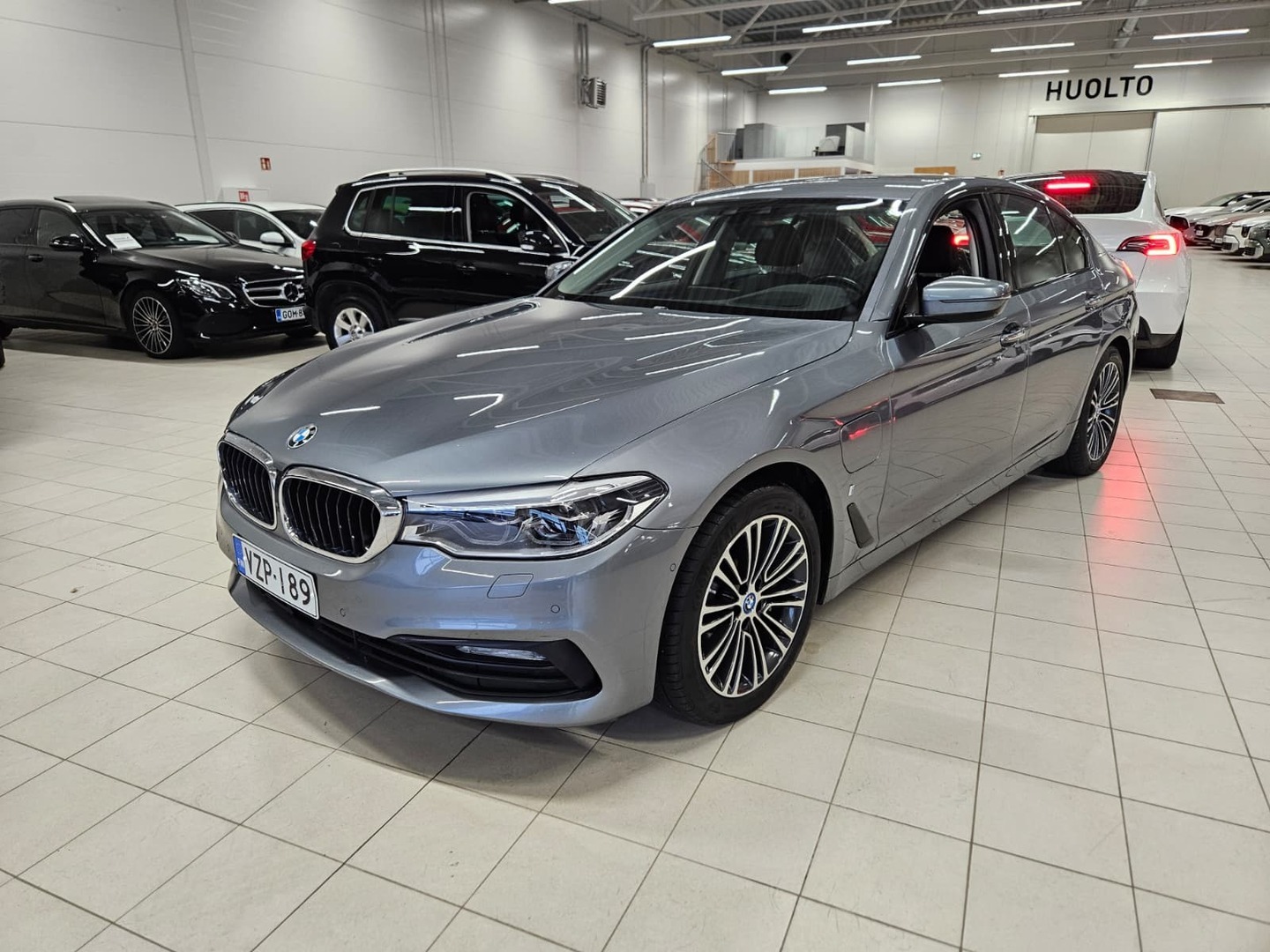 BMW 530 G30 Sedan 530e A iPerformance Launch Edition Sport / Juuri tullut! / Suomi-auto / H&K / ACC / HUD / 360° / - / Juuri tullut! / Suomi-auto / H&K / ACC / HUD / 360° /