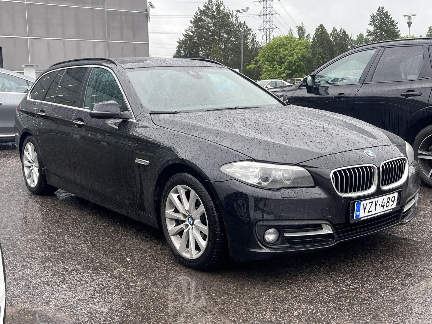 BMW 530 F11 Touring 530d TwinPower Turbo A Limited xDrive / Juuri tullut! Pyydä tarjous jo nyt 0449025570! - Juuri tullut! Pyydä tarjous jo nyt 0449025570! HUIPPUSIISTI! ** Pitkäaikais omistajalta / Merkkihuollettu / PA-lämmitin / Comfort-penkit / Peruutuskamera / HUD / Hifit / Proffanavi ** 
