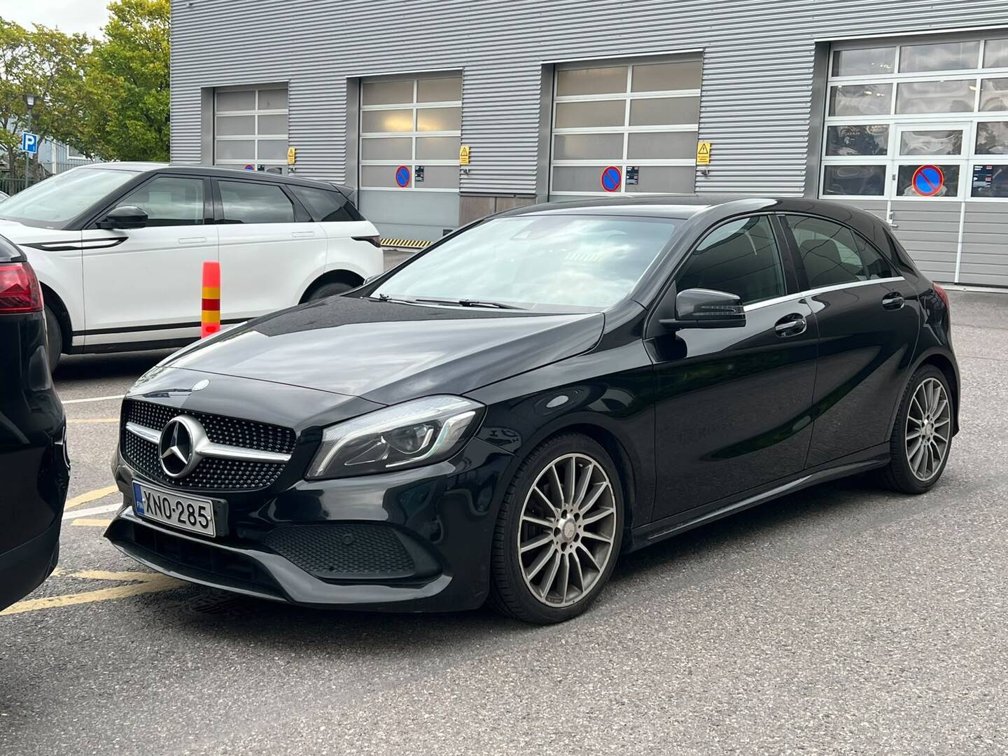 MERCEDES-BENZ A 180 A Launch Edition AMG - Suomi-auto / Kamera / Vakionopeudensäädin / LED valot / 2x renkaat ja vanteet