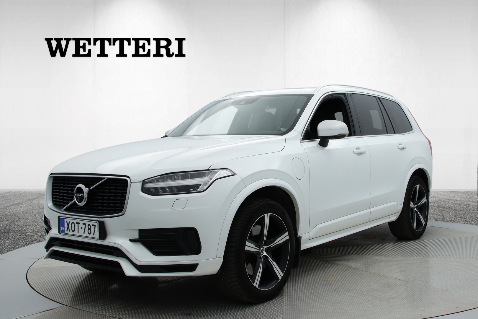 VOLVO XC90 T8 AWD R-Design aut / SOH 85,1% / Sähkökoukku / 7-P / ACC / Pilot Assist / BLIS / 360-Kamera / Navi / Pa.Lisälämmitin / Merkkihuollot / - / SOH 85,1% / Sähkökoukku / 7-P / ACC / Pilot Assist / BLIS / 360-Kamera / Navi / Pa.Lisälämmitin / Merkkihuollot /