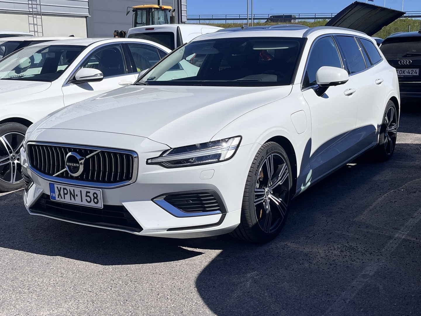 VOLVO V60 T8 TwE AWD Inscription aut - Juuri tullut! Pyydä tarjous jo nyt 0449025570 (+WhatsApp) tai vertti.kallio@wetteri.fi ** Harman&Kardon / Muistipenkki / Nahkaverhoilu / Kamerat / Jakopää 1|26 / Merkkihuollettu **