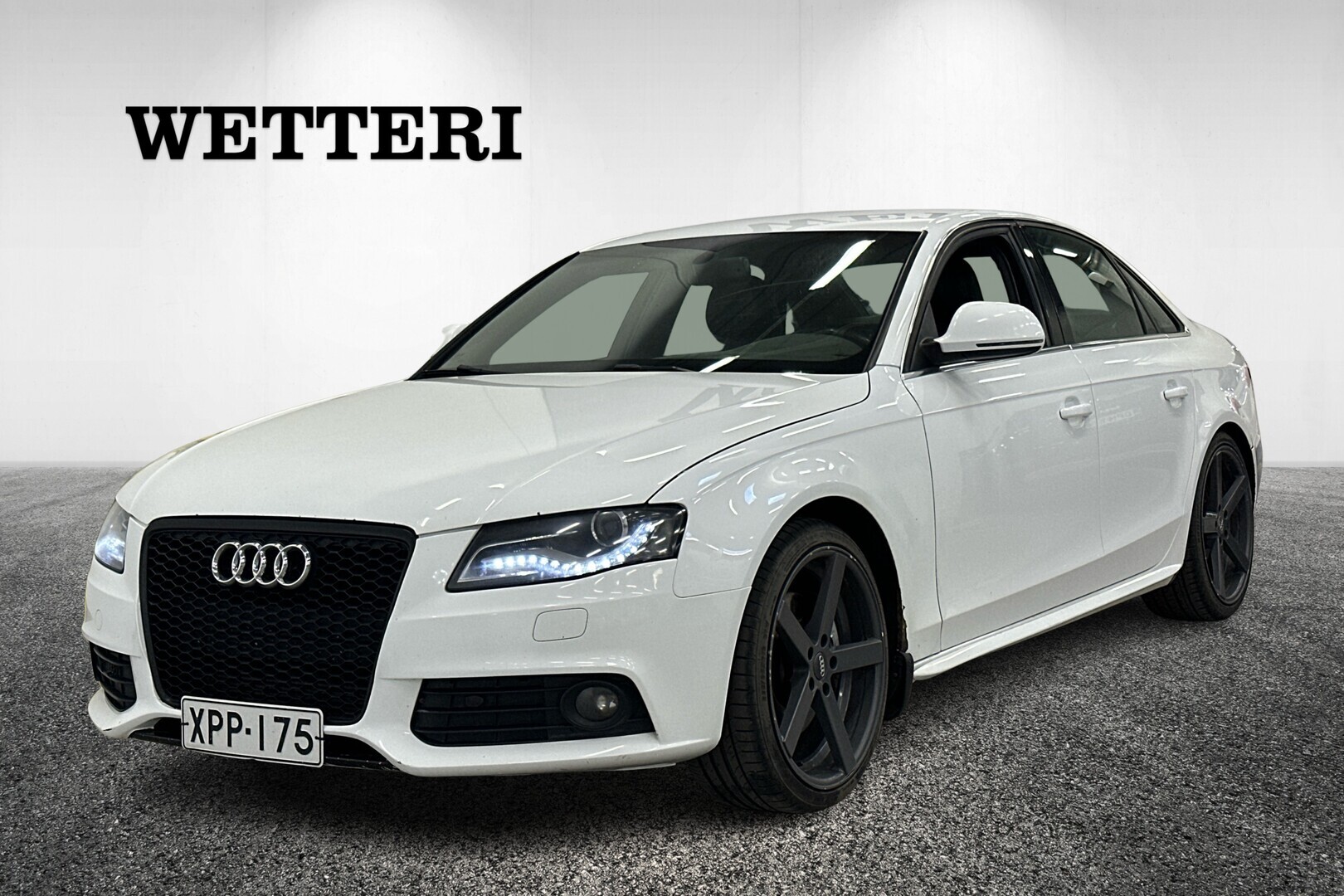 AUDI A4 Sedan 3,0 TDI quattro ** Bang & Olufsen / Webasto / Koukku / Nahka / Alcantara verhous ** - Myydään Huutokaupassa!