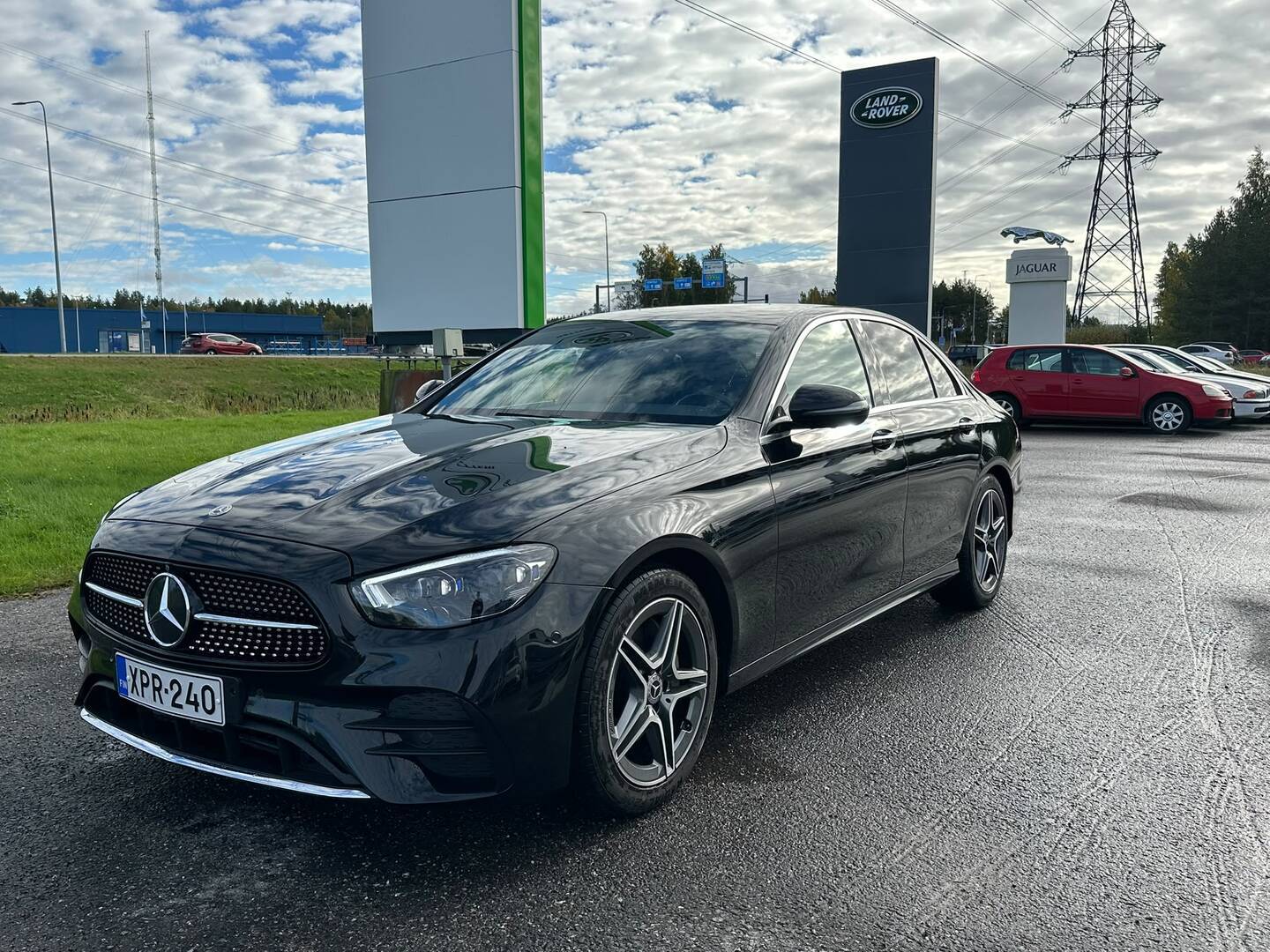 MERCEDES-BENZ E 220 d 4MATIC A Business Avantgarde AMG-sisä- ja ulkopaketti / Koukku / Navi / Suomiauto / Keyless-go
