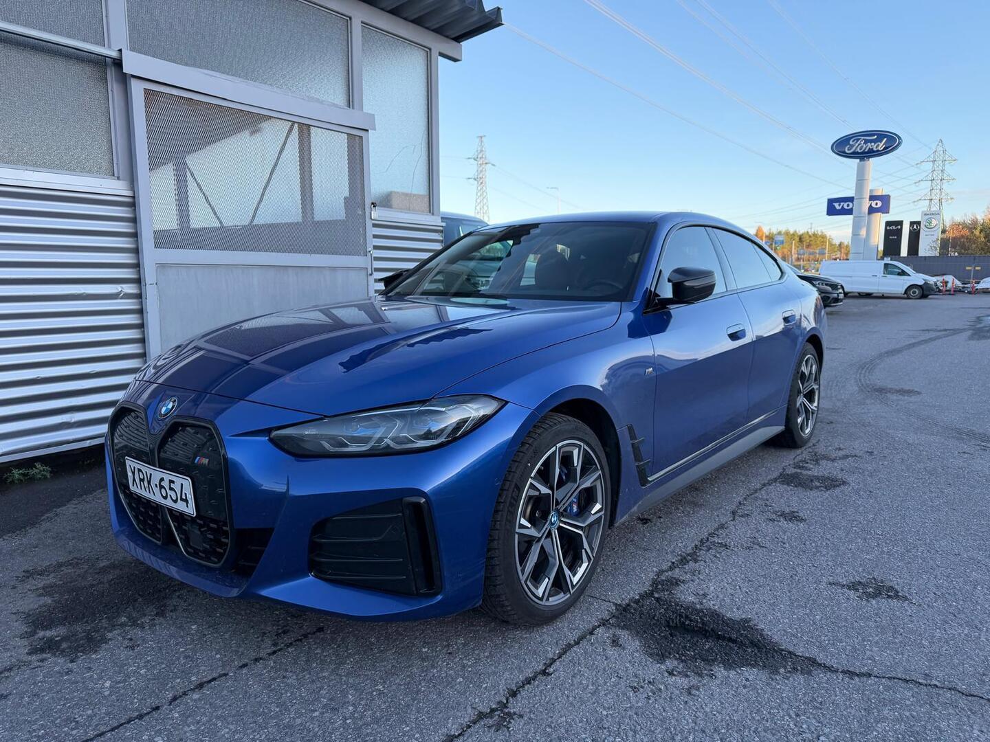 BMW i4 M50 - ** Peruutuskamera / Harman Kardon / Comfort access / Vetokoukku / Juuri tullut - kysy tarjous jo nyt ** 