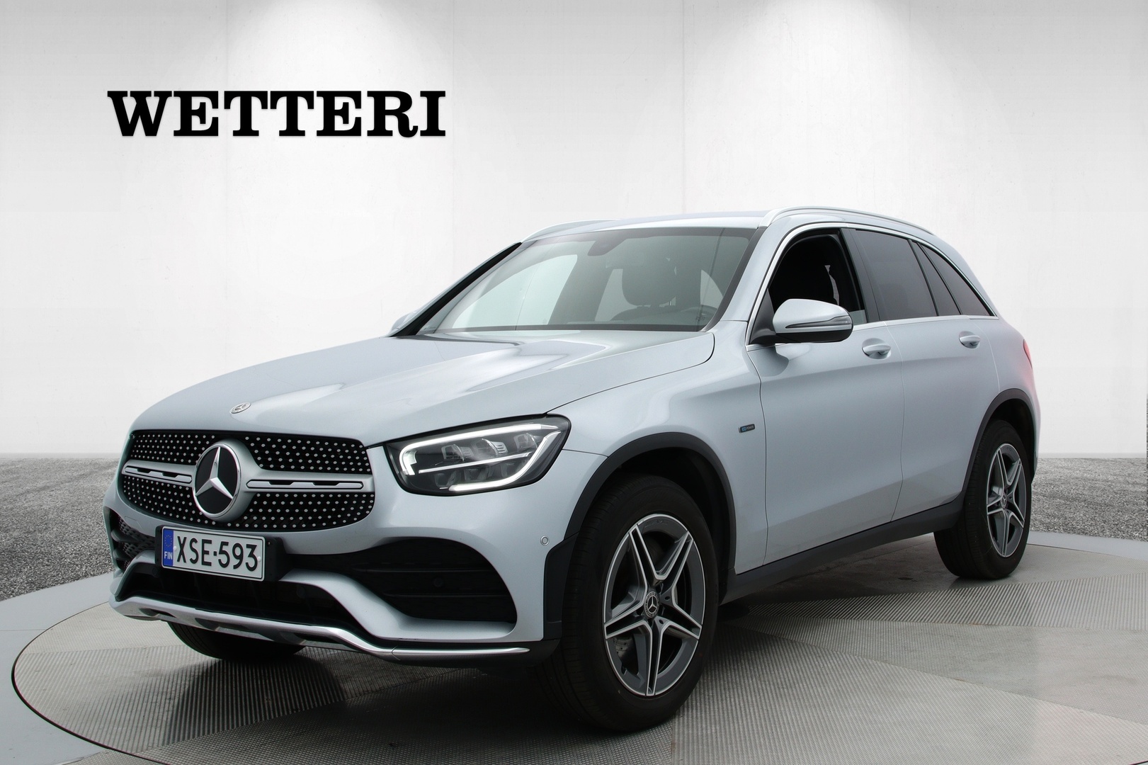 MERCEDES-BENZ GLC 300 e 4MATIC A Business EQ Power AMG ulko- ja sisä / Burmester / Vetokoukku / P.kamera / MBUX / Sähkökontti / - /AMG ulkopuoli / AMG sisätila / Burmester / Nahka-Alcantara / Peruutuskamera / MBUX / Sähkökontti / Vetokoukku /