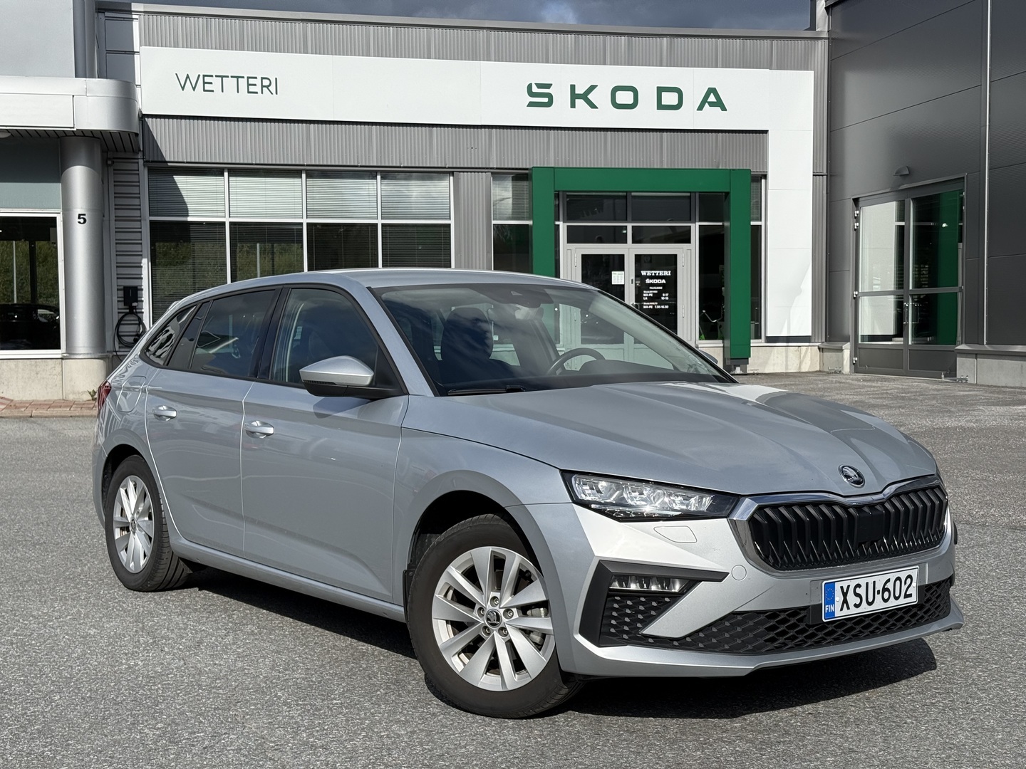 SKODA Scala 1.0 TSI 116 Selection DSG Autom. / Skoda Loisto / Merkkihuollettu / - / Vakionopeudensäädin / Parkkitutka / Aluvanteet / Kahdet renkaat vanteilla /