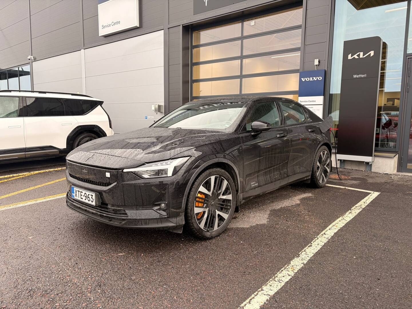 POLESTAR 2 Long range Dual motor Performance Plus Pack, 350kW, 82kWh / Adapt.Cruise / Lasikatto / H/K-Audio / 360-Kamerat / Facelift / - / Pilot & Plus-Paketit / 2x 20'' vanteet / Koukku / Pixel-Led / Lämpöpumppu / Facelift / Jatkotakuu voimassa 10/27 /