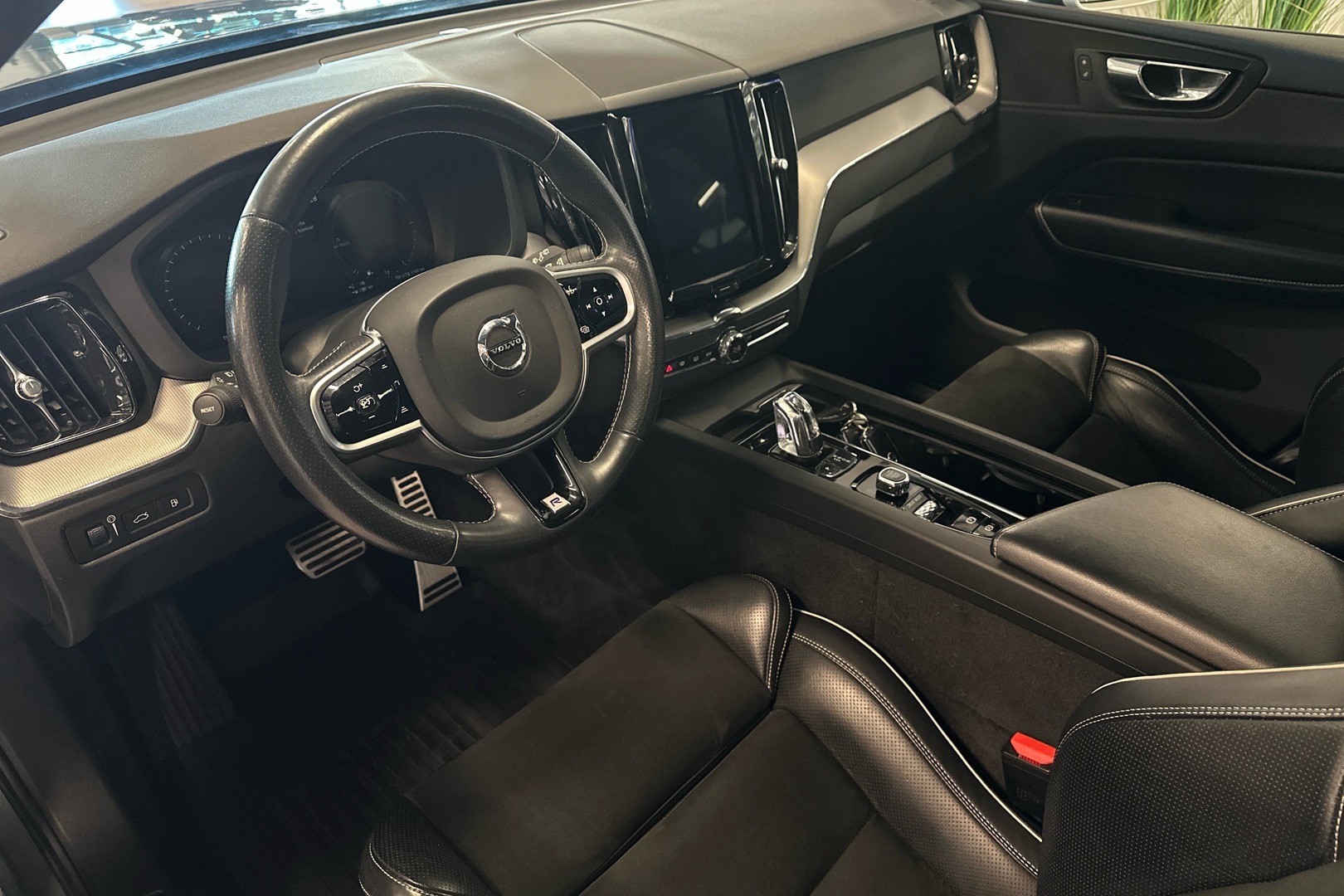 Volvo XC60 T8 AWD R-Design aut 2018, kuva 7/31
