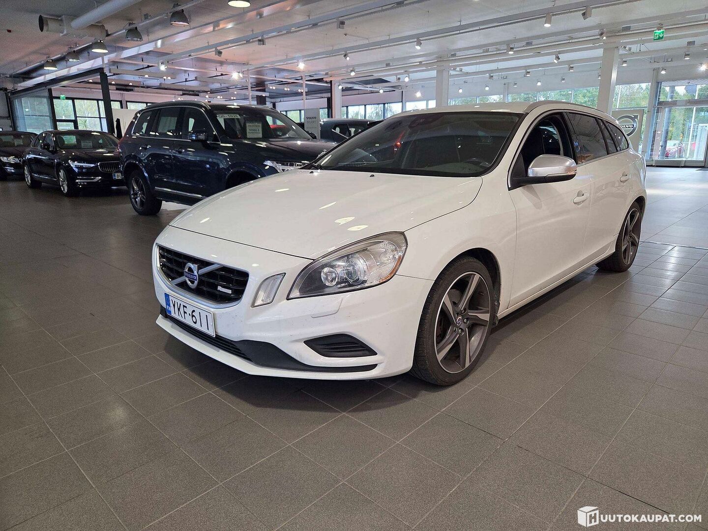 VOLVO V60 T3 R-Design aut / Myydään huutokaupat.com - Myydään huutokaupat.com