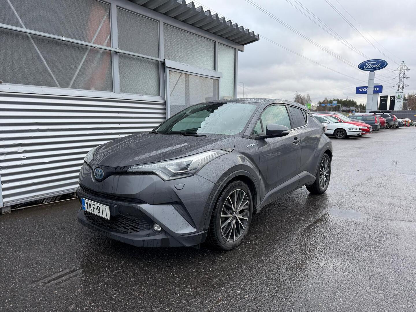 TOYOTA C-HR 1,8 Hybrid Premium Business - ** Peruutuskamera / Adaptiivinen vakionopeussäädin / Bluetooth / Juuri tullut - Kysy tarjous jo nyt ! **